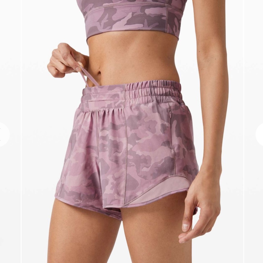 Lululemon Hotty Hot LR Low-Rise Shorts 4" inseam Pink Camo Size 8